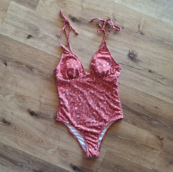 Cute Floral one piece - Picture 5 of 13